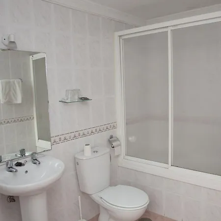 Guest house Paris La Linea de la Concepcion