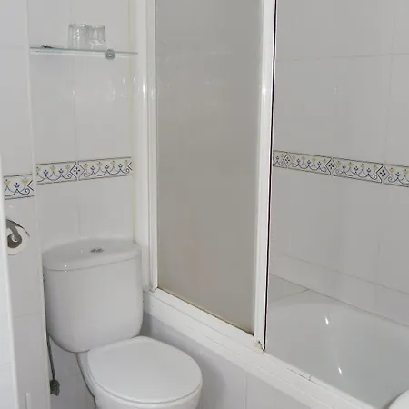 Guest house Paris La Linea de la Concepcion