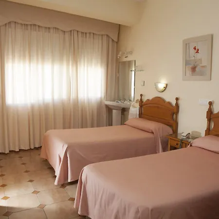 Guest house Paris La Linea de la Concepcion